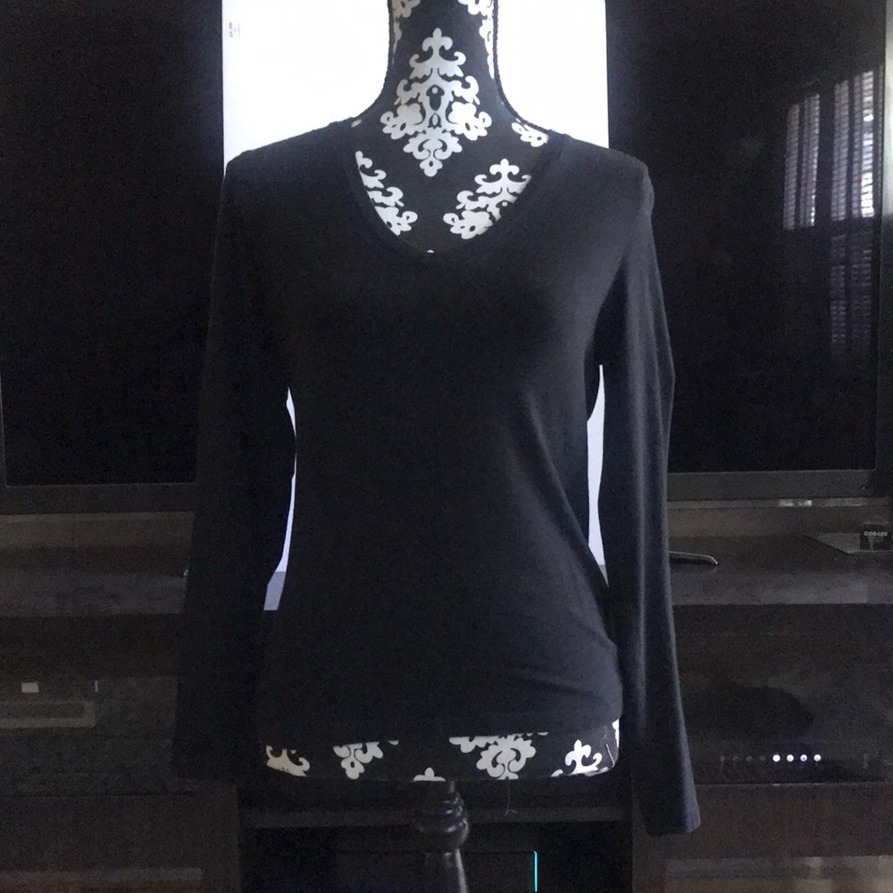 Banana Republic Black v-neck  Long-sleeve Tee size small